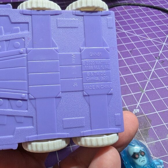 Imaginext Batman - DC Super Friends Slammers Vehicle - Mr. Freeze With Vehicle - Picture 3 of 4